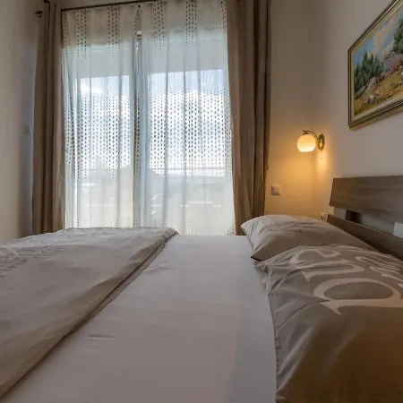 Apartment Nensi 2 *